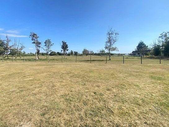 Domaine d’exception de près de 7.5 hectares clôturé avec maison de caractère, étang profond, hutte de chasse et installations équestres